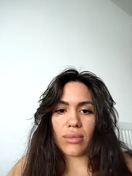 SiennaLuxexx online show from April 8, 2026, 11:10 am