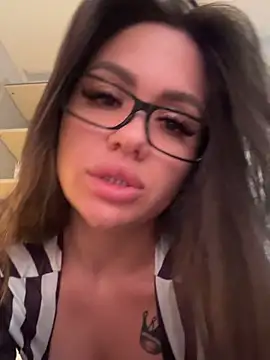 SiennaLuxexx online show from July 4, 2026, 3:51 pm