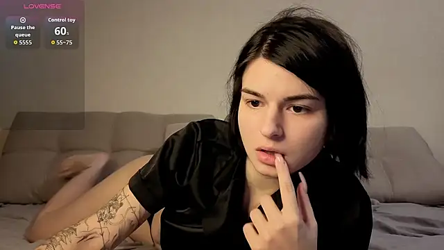 lololozhechka online show from December 2, 2025, 6:25 pm