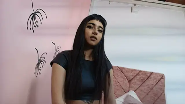 Snapshot of CLEO_ROSS chatting on December 2, 2025, 6:25 pm CLEO ROSS online show from December 2, 2025, 6:25 pm