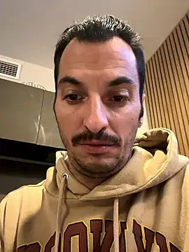 andresbale online show from December 2, 2025, 1:11 am