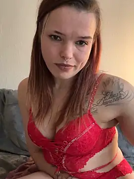 Snapshot of LoreenKinky chatting on December 3, 2025, 9:40 am LoreenKinky online show from December 3, 2025, 9:40 am