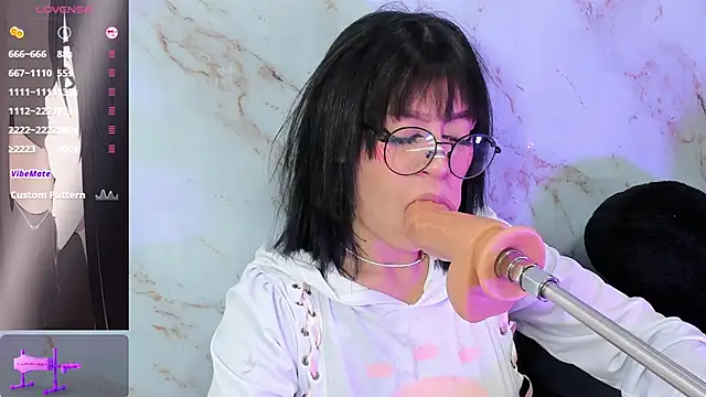 sofia shadow  online show from March 26, 2026, 3:23 am