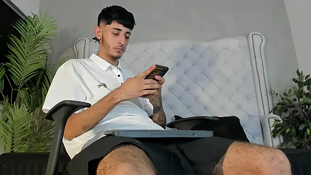 martonny25 online show from December 3, 2025, 3:25 am