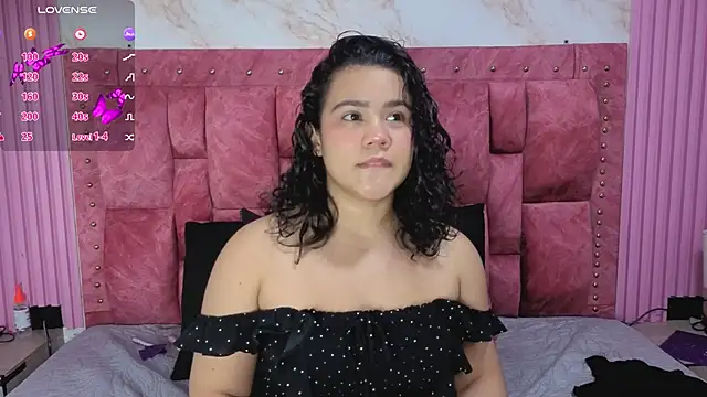 ValeryMorales online show from April 16, 2026, 9:39 pm