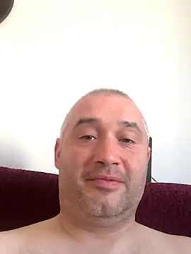 Olomoucak1982 online show from May 10, 2026, 3:39 pm