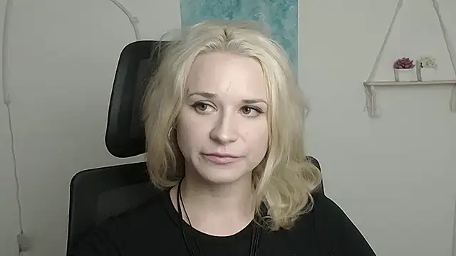 Melodie Aster online show from April 14, 2026, 11:27 am