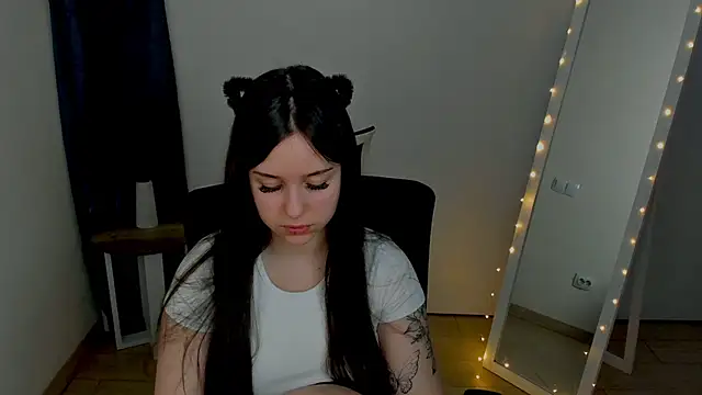 Lilu May online show from May 6, 2026, 12:54 pm