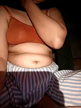 Snapshot of hottyrose69 chatting on December 3, 2025, 4:53 am hottyrose69 online show from December 3, 2025, 4:53 am