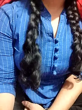 Snapshot of hottyrose69 chatting on February 6, 2026, 2:53 pm hottyrose69 online show from February 6, 2026, 2:53 pm