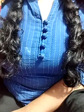 Snapshot of hottyrose69 chatting on February 9, 2026, 4:11 pm hottyrose69 online show from February 9, 2026, 4:11 pm