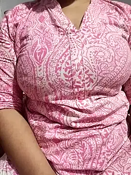 Snapshot of hottyrose69 chatting on February 12, 2026, 3:18 pm hottyrose69 online show from February 12, 2026, 3:18 pm