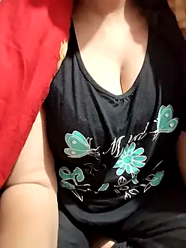 Snapshot of hottyrose69 chatting on February 14, 2026, 12:40 am hottyrose69 online show from February 14, 2026, 12:40 am