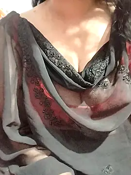 Snapshot of hottyrose69 chatting on February 25, 2026, 3:43 pm hottyrose69 online show from February 25, 2026, 3:43 pm