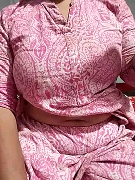 Snapshot of hottyrose69 chatting on February 28, 2026, 3:07 am hottyrose69 online show from February 28, 2026, 3:07 am