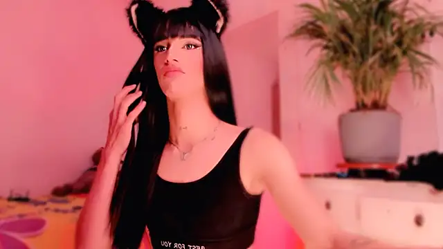 veronicarose  online show from December 2, 2025, 5:19 pm