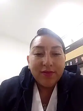 Valeria montana  online show from April 13, 2026, 11:37 am