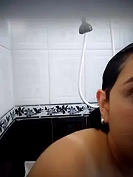 Valeria montana  online show from May 10, 2026, 5:40 pm