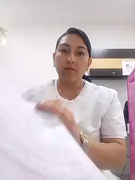 Valeria montana  online show from June 2, 2026, 4:09 pm