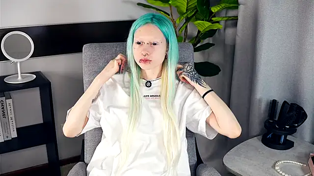 RendaBacke online show from December 4, 2025, 10:35 am