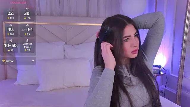 LisaDeviss online show from February 7, 2026, 1:04 pm