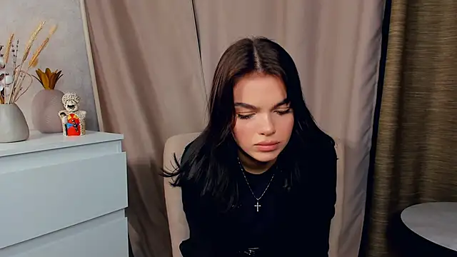 CIaritaJowers online show from December 4, 2025, 1:20 pm