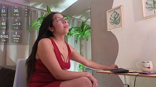 Saly Moon1 online show from December 4, 2025, 7:22 pm