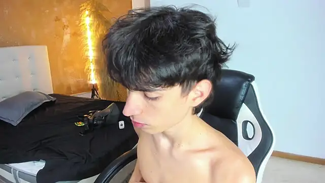 Snapshot of CONNOR_STONNE_ chatting on February 27, 2026, 8:20 pm CONNOR STONNE online show from February 27, 2026, 8:20 pm