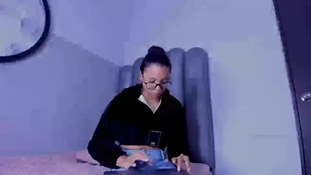 pitufa- online show from February 23, 2026, 7:22 pm