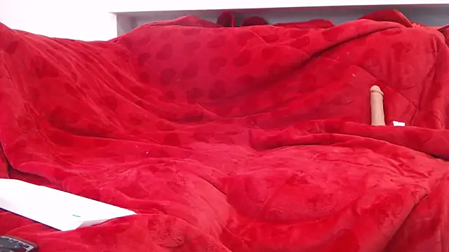 NoirIsabelle online show from April 7, 2026, 9:43 am