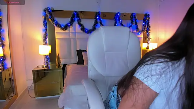 Zoei Moon online show from December 16, 2025, 7:19 pm