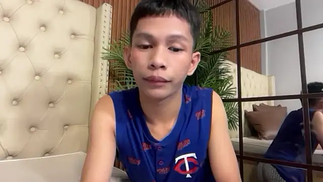 Snapshot of TheBoyAboveYou chatting on August 6, 2026, 4:42 pm TheBoyAboveYou online show from August 6, 2026, 4:42 pm