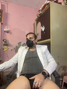 yoyoyohunny online show from December 15, 2025, 4:11 pm