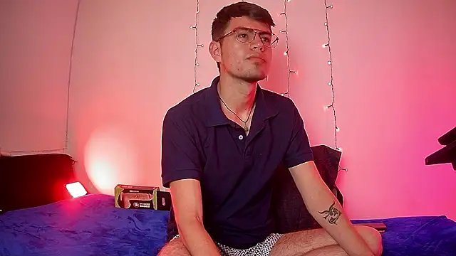 Snapshot of nicolatinboy chatting on February 14, 2026, 9:11 pm nicolatinboy online show from February 14, 2026, 9:11 pm