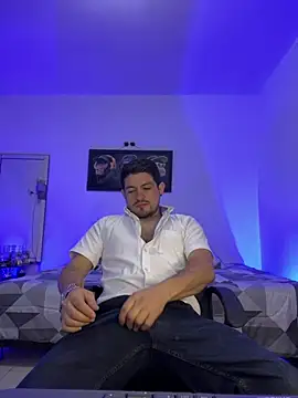 Snapshot of williamsmiiths16 chatting on June 17, 2026, 11:23 am williamsmiiths16 online show from June 17, 2026, 11:23 am
