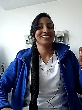 Vera Luna  online show from December 17, 2025, 6:03 pm