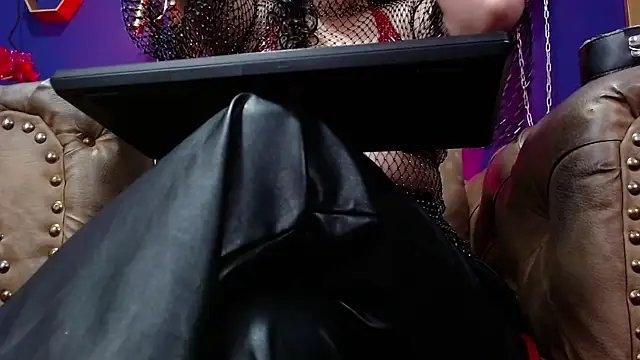 LunaTikka online show from January 13, 2026, 1:22 am