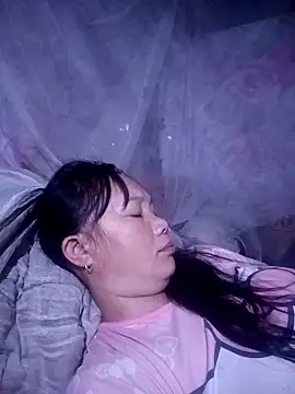 ava-dellght online show from April 15, 2026, 9:15 pm