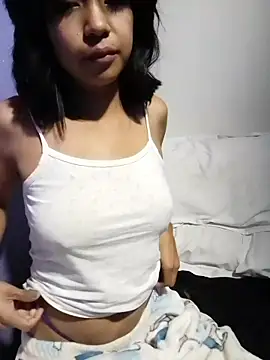 Snapshot of Honey_bun06 chatting on January 15, 2026, 6:18 am Honey bun06 online show from January 15, 2026, 6:18 am