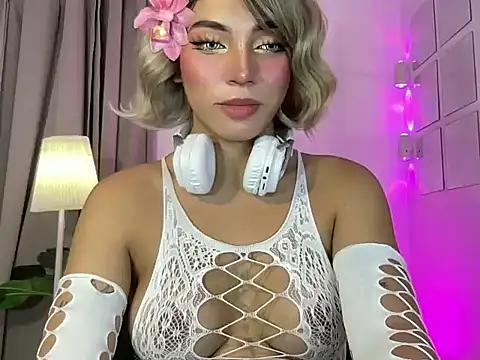 Soffywantsyou18 online show from January 5, 2026, 6:44 pm