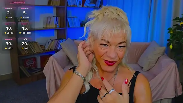 AnittaHarris  online show from April 16, 2026, 10:49 am