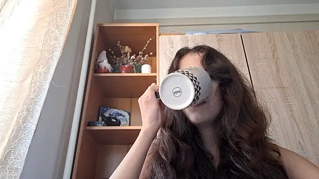 KellyKelik online show from February 9, 2026, 9:13 am