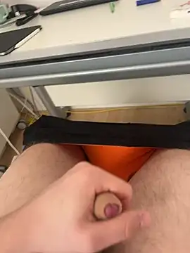 hannes256102 online show from March 28, 2026, 11:54 am