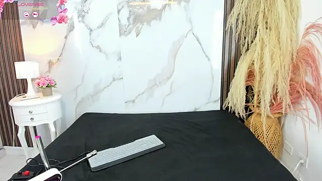 hilarythomsom online show from January 17, 2026, 1:05 pm