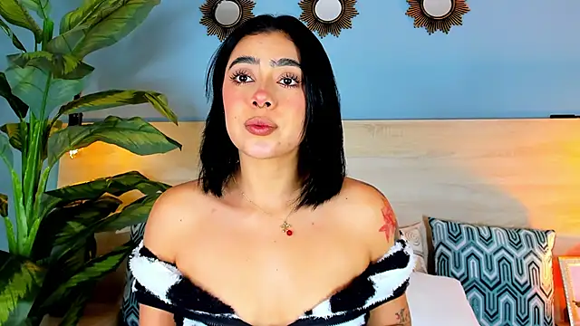 TaniaRedd  online show from April 18, 2026, 4:44 pm