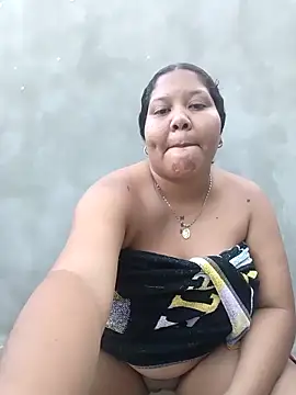 Snapshot of VaneandRossy chatting on February 10, 2026, 10:03 pm VaneandRossy online show from February 10, 2026, 10:03 pm