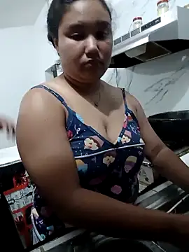 Snapshot of VaneandRossy chatting on February 15, 2026, 11:01 pm VaneandRossy online show from February 15, 2026, 11:01 pm