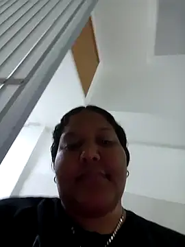 Snapshot of VaneandRossy chatting on February 25, 2026, 2:10 am VaneandRossy online show from February 25, 2026, 2:10 am