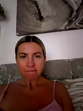 Snapshot of Britney_HartX chatting on December 4, 2025, 11:13 pm Britney HartX online show from December 4, 2025, 11:13 pm