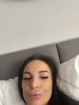 SiaRyder online show from June 17, 2026, 6:49 am